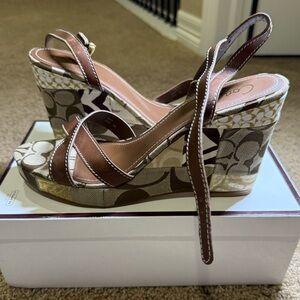 Coach sandals wore once Alina size 11 brown